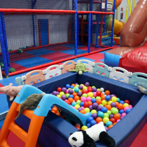 17.zona-infantil-haz-tu-party-nave-arroyomolinos